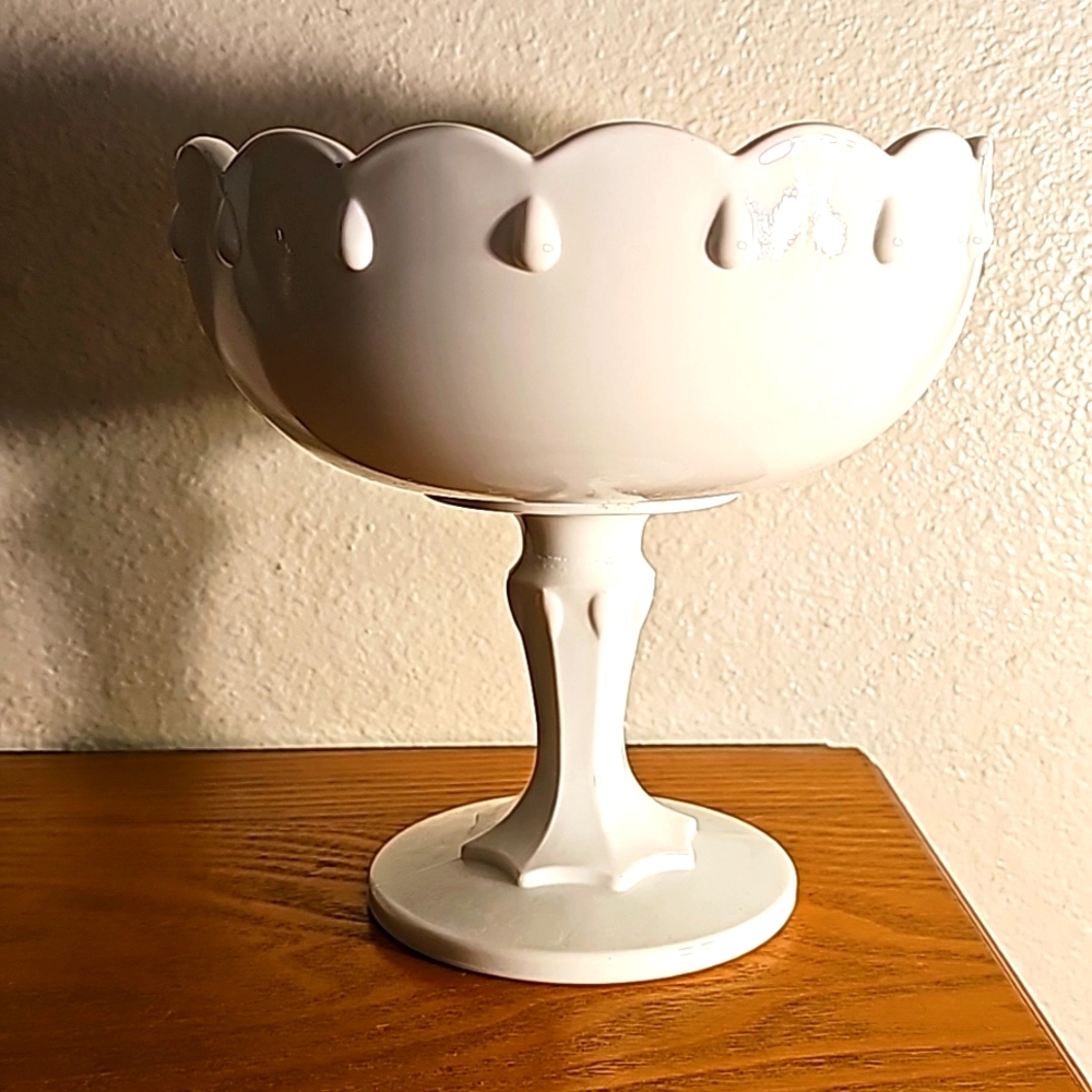 Bowl Milk Glass On Pedistal